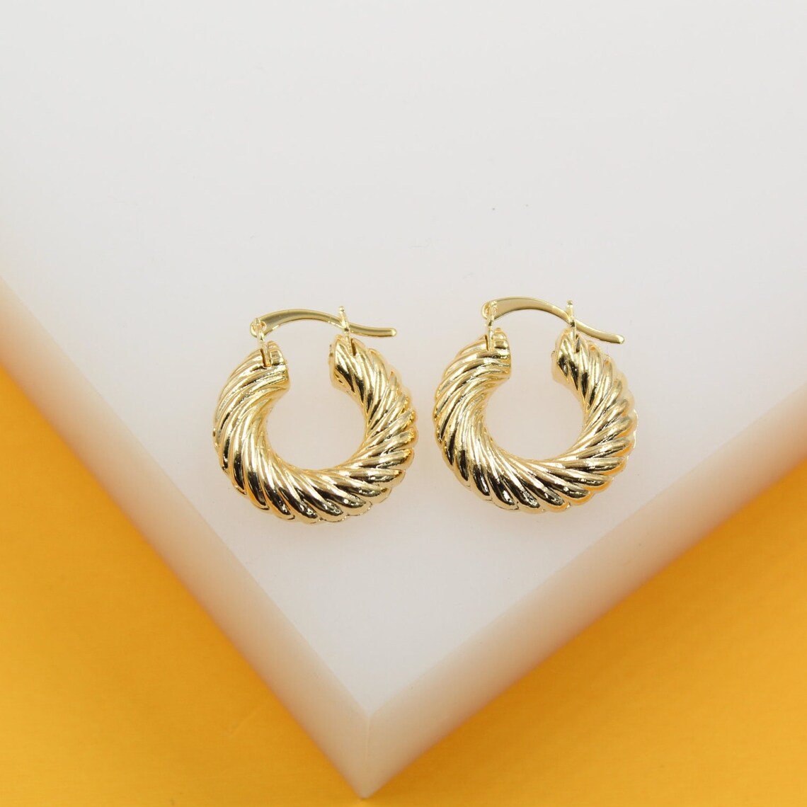18K Gold Filled Croissant Twist Hoops Earrings (K61) - Black & White