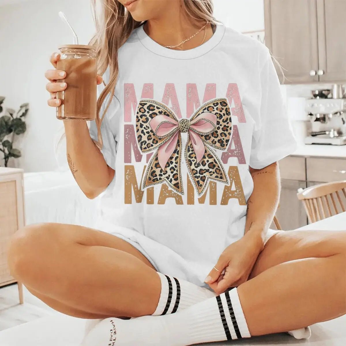 2026 Mother's Day Gifts T-shirts Vintage Bow Mama Letter Print T Shirts Aesthetics Short Sleeve Tshirts Fashion Fun Women Tops - Black & White