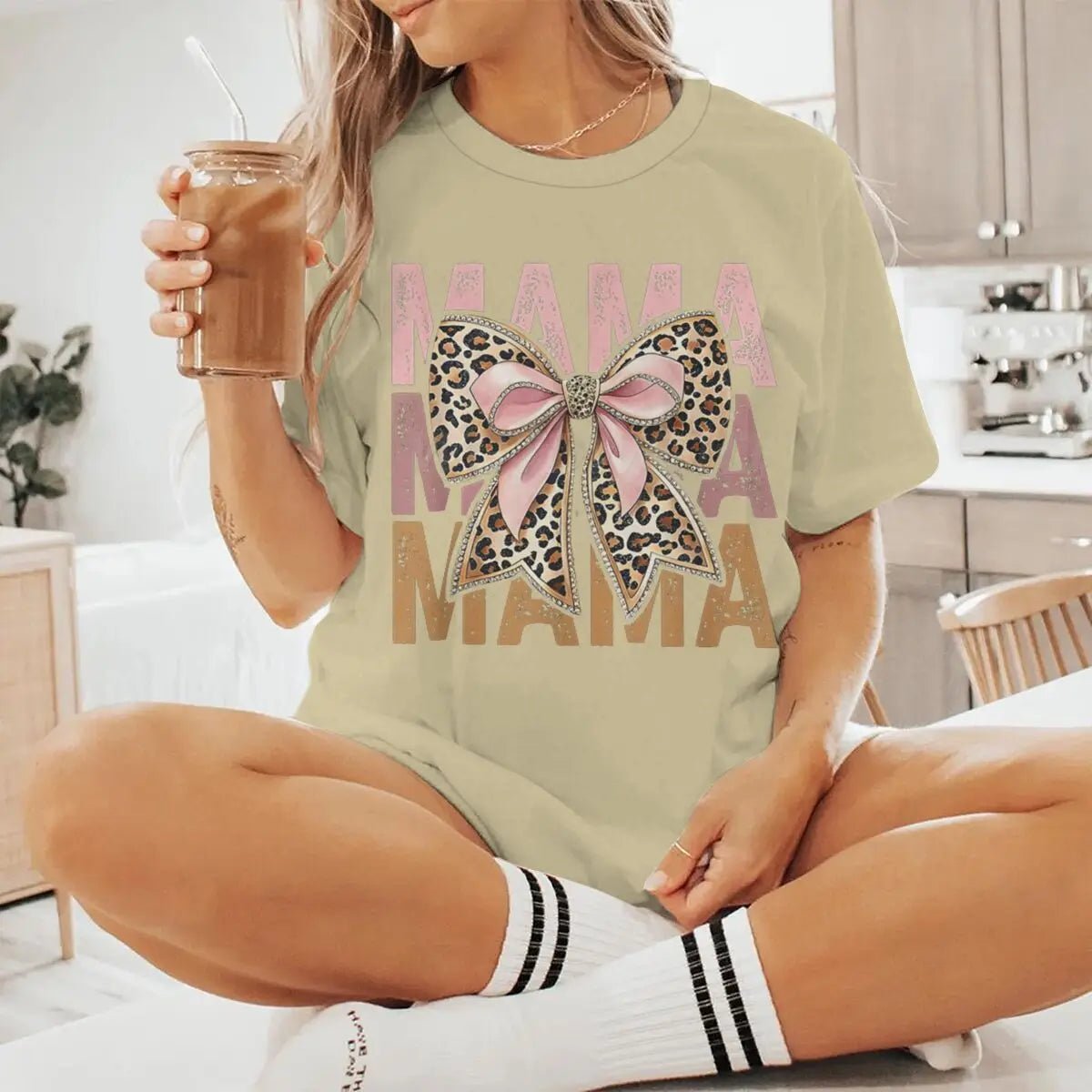 2026 Mother's Day Gifts T-shirts Vintage Bow Mama Letter Print T Shirts Aesthetics Short Sleeve Tshirts Fashion Fun Women Tops - Black & White