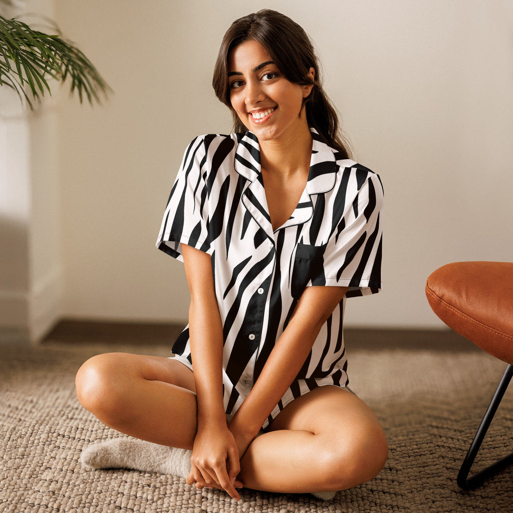 All - over print women’s short sleeve pajama top - Black & White