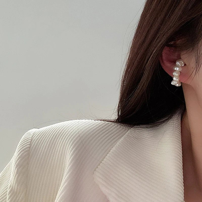French Pearl Ear Bone Clip Women Fake Piercing Ear Cuff Retro Elegant Irregular Natural Pearl Ear Clips On Earrings Jewelry Gift - Black & White