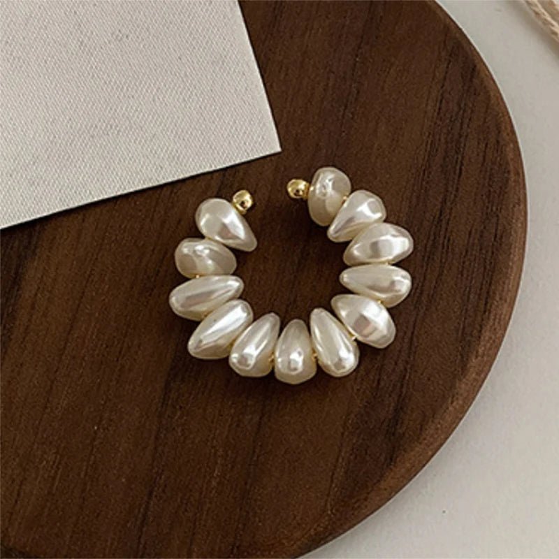 French Pearl Ear Bone Clip Women Fake Piercing Ear Cuff Retro Elegant Irregular Natural Pearl Ear Clips On Earrings Jewelry Gift - Black & White