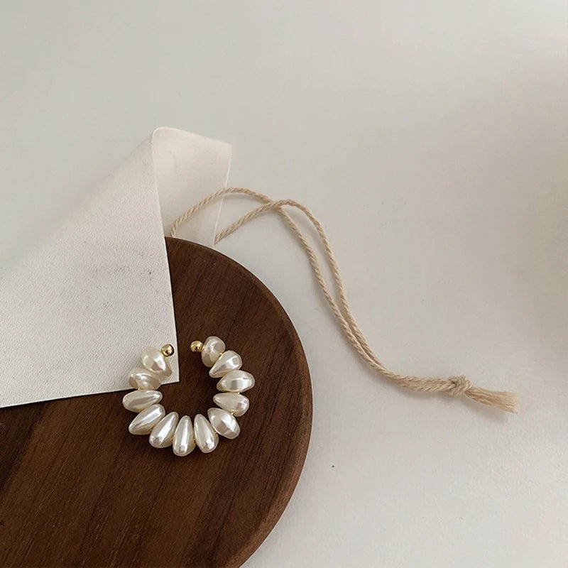 French Pearl Ear Bone Clip Women Fake Piercing Ear Cuff Retro Elegant Irregular Natural Pearl Ear Clips On Earrings Jewelry Gift - Black & White